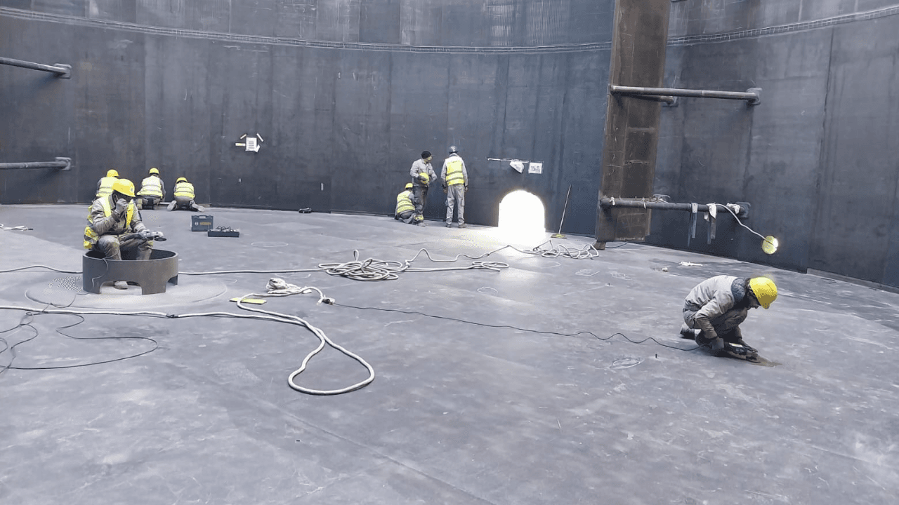 Travaux de revêtement en caoutchouc anti-acide