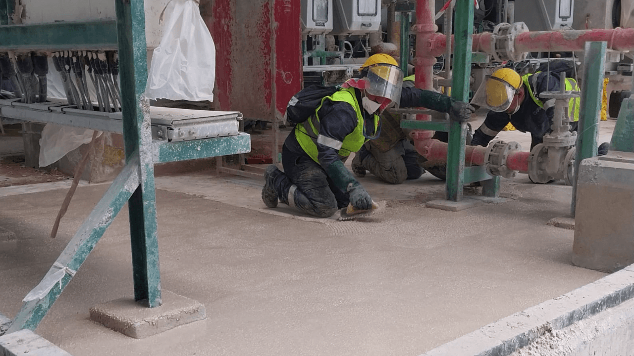 Travaux de sol en chappe époxy anti-acide